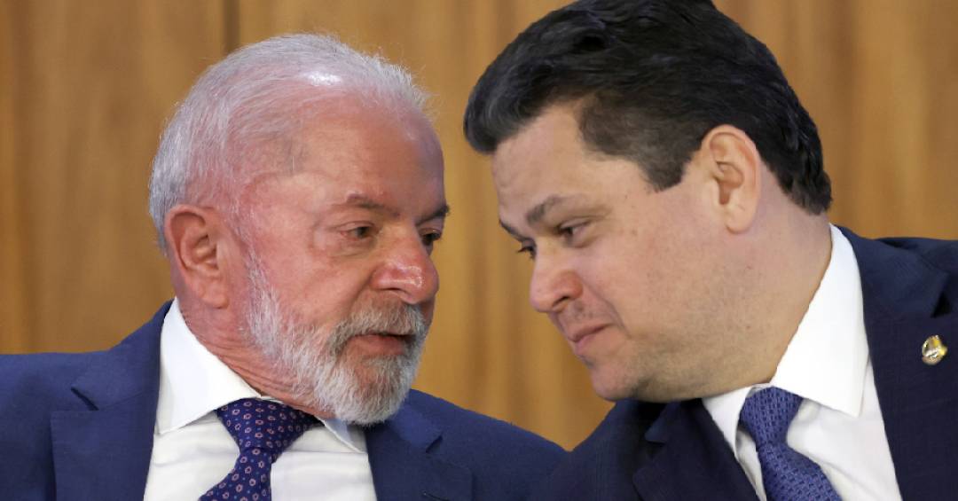 Alcolumbre envia recado direto a Lula sobre indicação de Messias ao STF: "Cada um em suas prerrogativas"