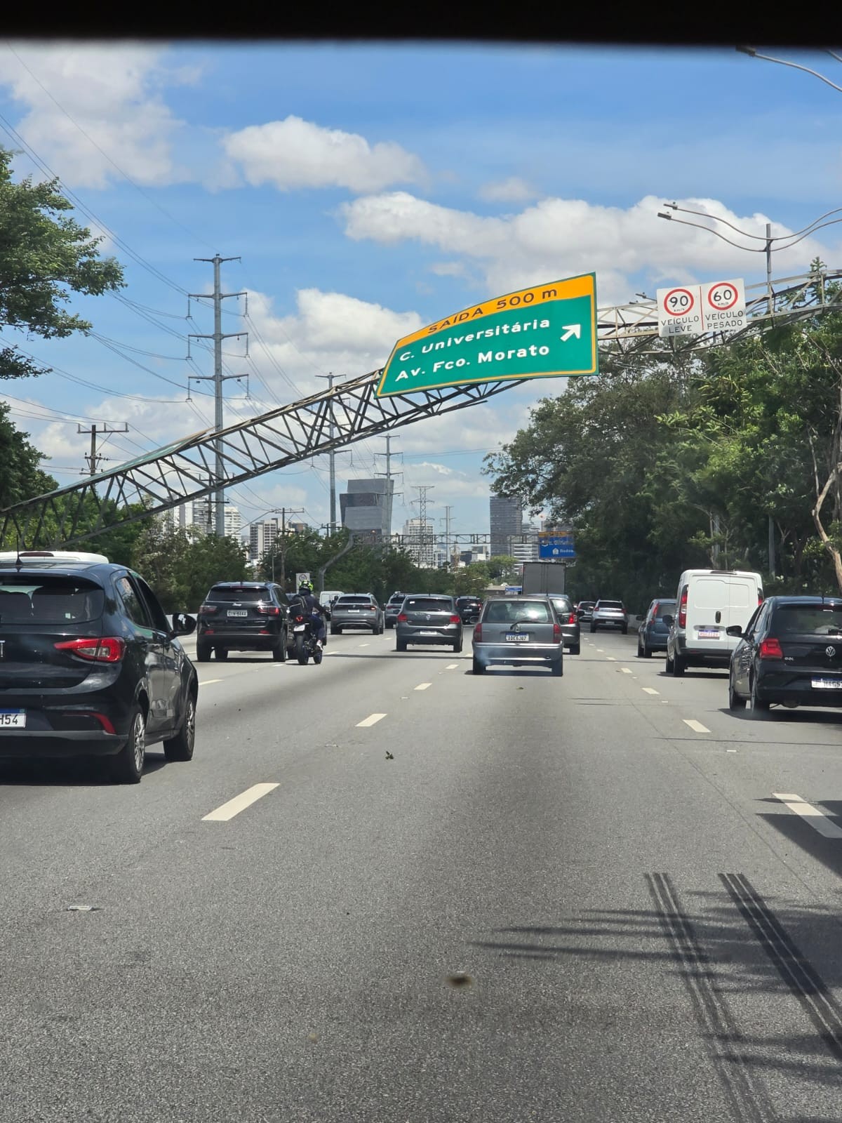 Rajadas de Vento Causam Mais de 100 Cancelamentos de Voos no Aeroporto de Congonhas
