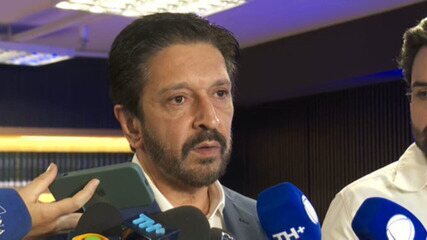 Prefeito Ricardo Nunes durante coletiva de imprensa sobre o apagão em São Paulo