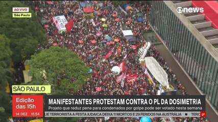 Manifestantes ocupam a Avenida Paulista em protesto contra o PL da Dosimetria