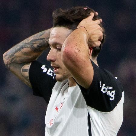 Jogadores do Corinthians em treinamento para a semifinal