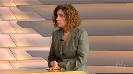 Veículo dos Correios em rota de entrega urbana