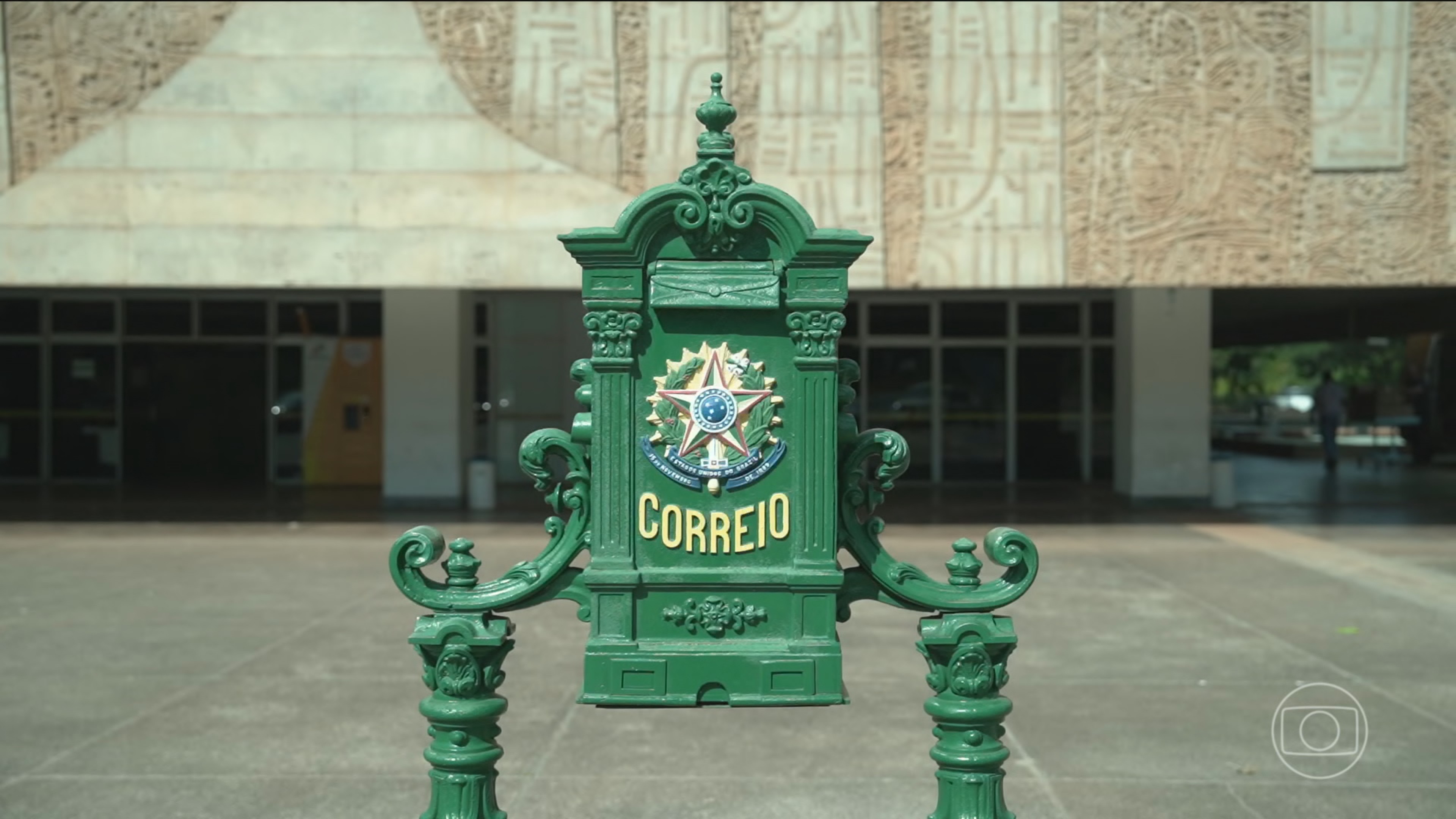 Crise Financeira nos Correios Aprofunda-se e Força Governo a Congelar Gastos de Ministérios