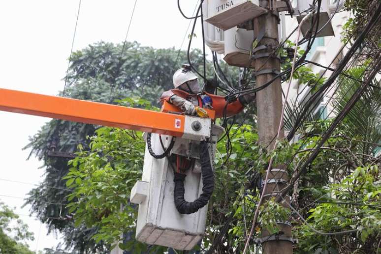 Decisão judicial determinando restabelecimento imediato de energia pela Enel em SP