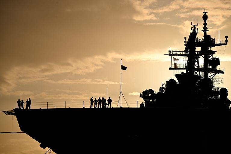 Frota naval americana em ação no Oceano Pacífico