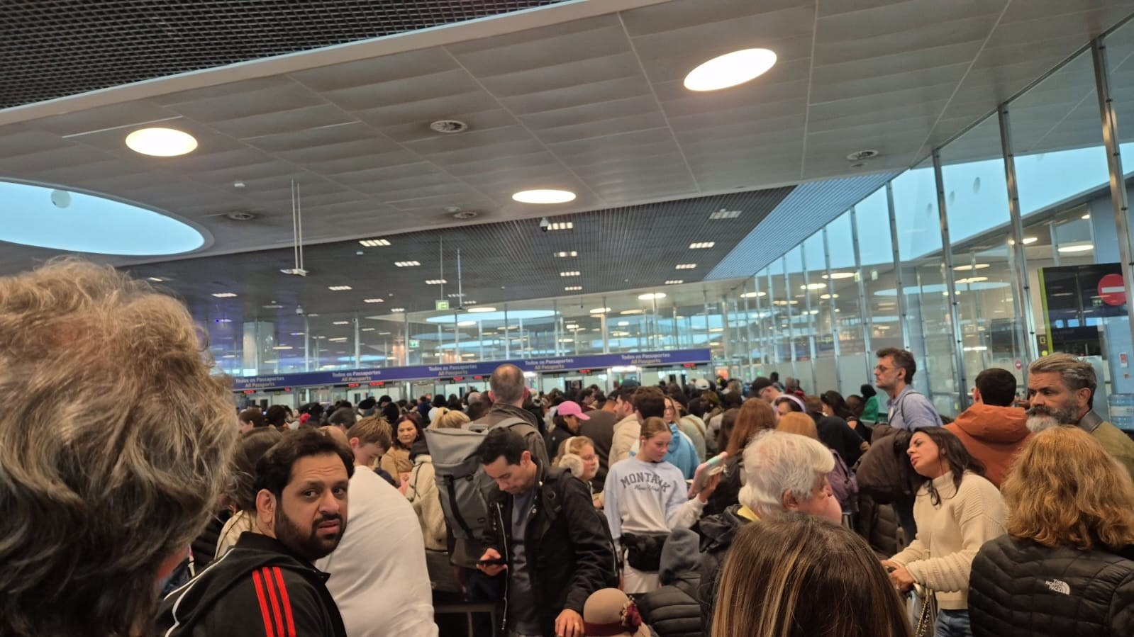 Filas no Aeroporto de Lisboa: Governo Português Suspende Novo Sistema de Controle de Fronteiras