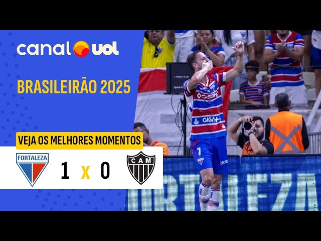 Ação intensa no meio-campo durante o jogo entre Fortaleza e Atlético-MG