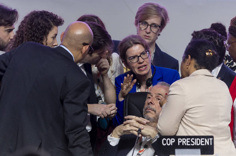 Presidente Cyril Ramaphosa discursando na abertura do G20 em Joanesburgo