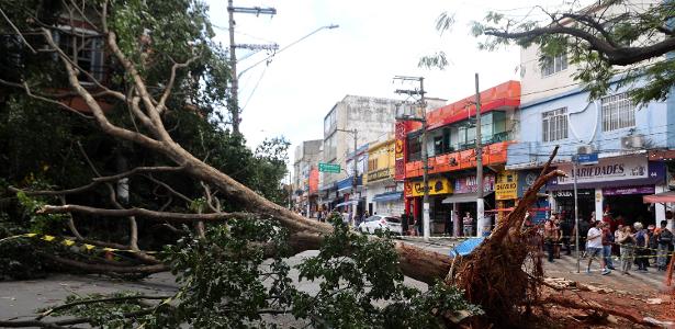 Grande São Paulo enfrenta apagão massivo após ciclone: 1,4 milhão de imóveis sem energia e sem previsão de retorno