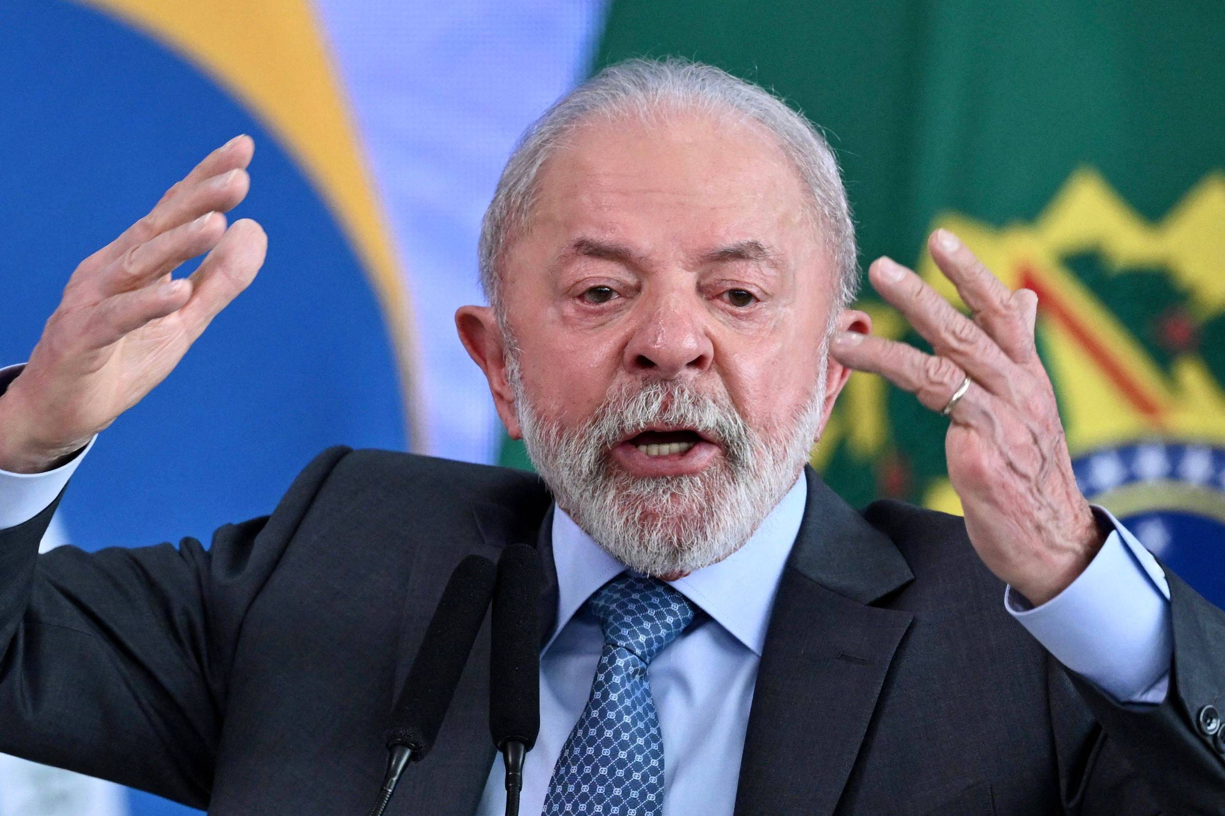 Lula acena com redução da jornada de trabalho e isenção da PLR: Impactos na Era da Tecnologia