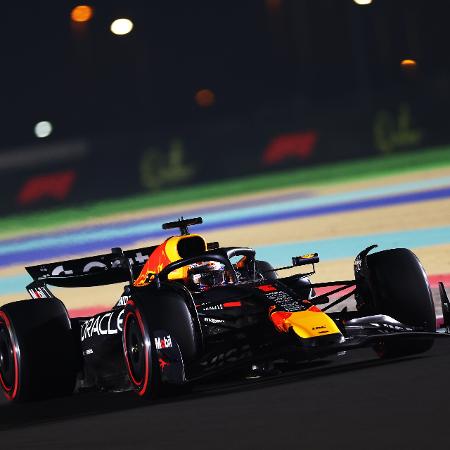 Oscar Piastri liderando no Circuito de Losail