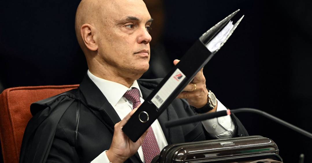 Moraes lista violações de medidas cautelares por Bolsonaro em voto pela manutenção da prisão preventiva