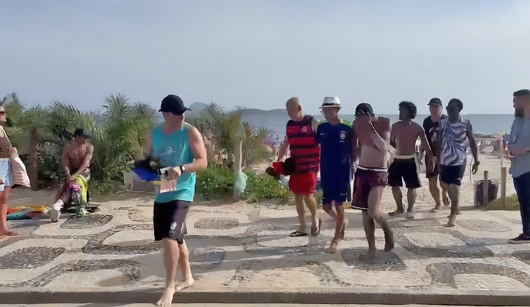 Turistas na praia de Ipanema alertados sobre golpes