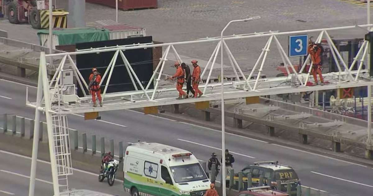 Ponte Rio-Niterói é interditada por uma hora após homem escalar pórtico de sinalização