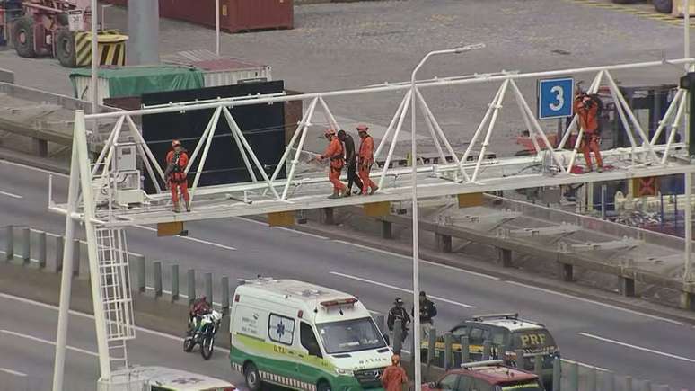 Vista geral da Ponte Rio-Niterói após a liberação do tráfego