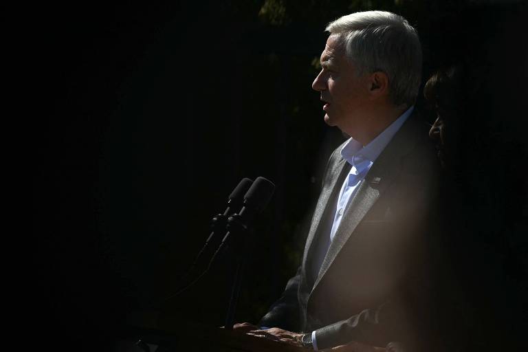 José Antonio Kast em evento político com apoiadores