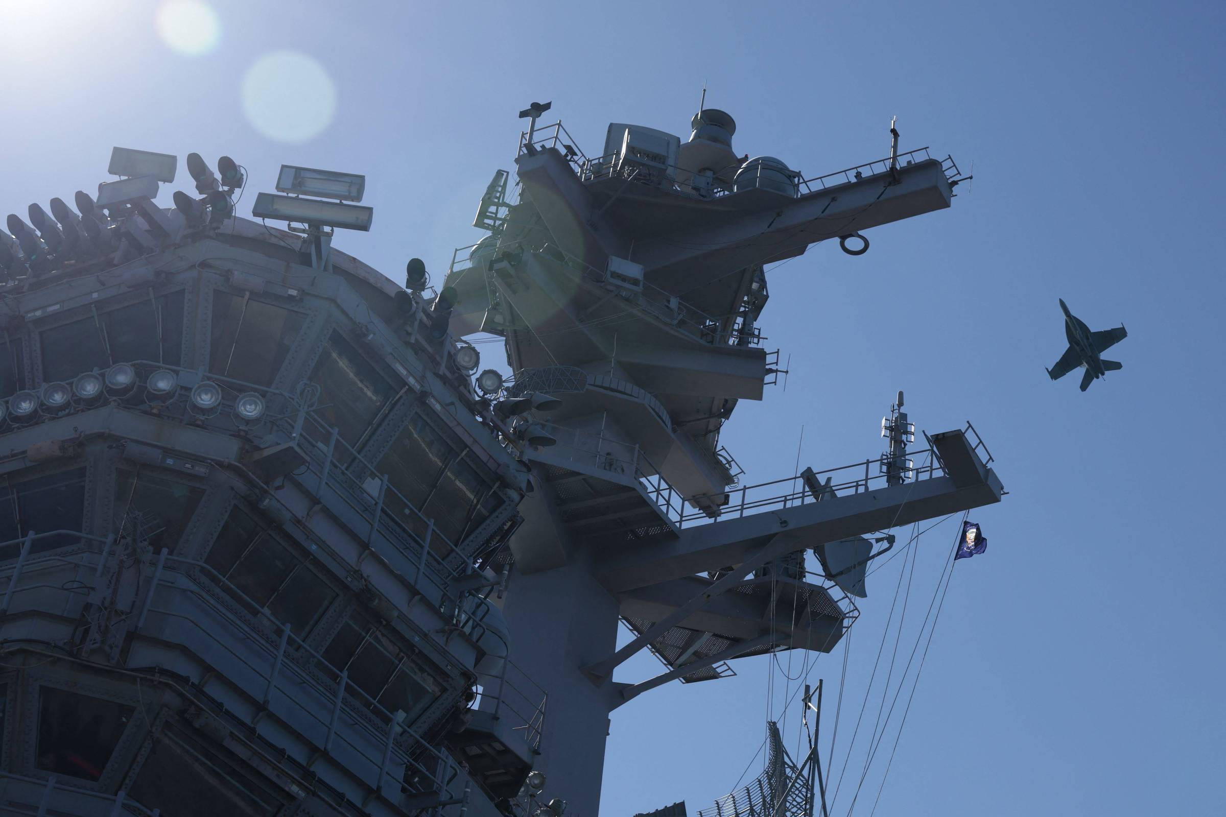 Senado dos EUA Aprova Orçamento de Defesa Recorde de US$ 901 Bilhões em Meio a Tensões Globais