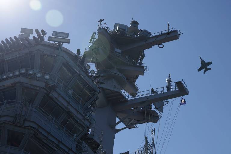 Representantes do Pentágono discutindo o orçamento militar