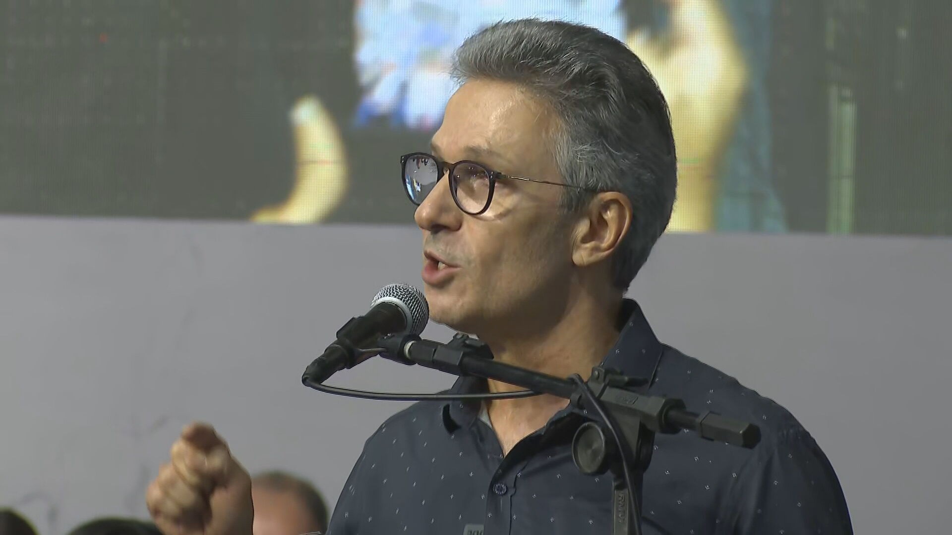 Zema Endossa Pré-Candidatura de Flávio Bolsonaro à Presidência: Um Apoio que 'Faz Todo Sentido'